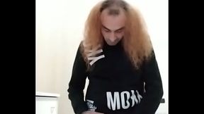 E questo &egrave_ il mio amico Giacinetflix .Non arriva mai .Non vuole che si sborri sul pavimento .