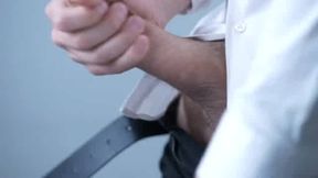 alysa baise dans la salle de bain