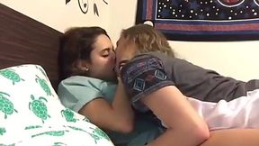 Sensual lesbian kiss - Amateur Teen Porn