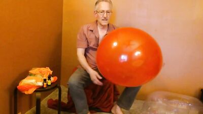 Perverted grandpa is playing with a balloon in his solo video