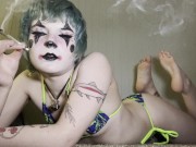 420 Clown Smokes In The Pose