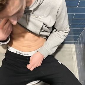 Twink sucks 21cm big dick in shopping mall Toilet