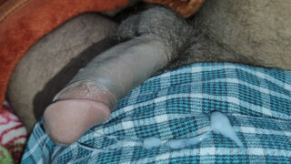 Pais indianos tarados adoram sexo oral, masturbação, ejaculações no cu e engolir muita porra.