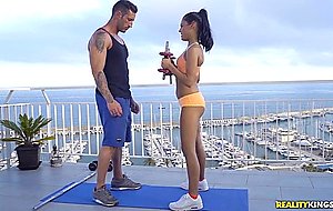 Apolonia lapiedra and her private trainer are working out on the rooftop