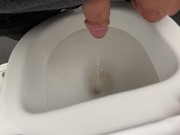 Dringender Piss ins Klo