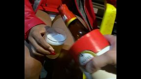 A inteada pagando de calcinha no bar tomando uma cerveja minha esposa nem pode saber vou levar ela pro motel