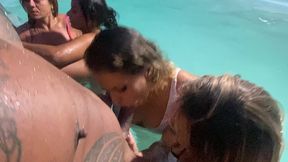suruba na piscina da chacara com loira ruiva e morena