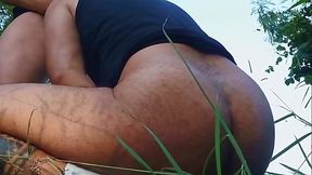 Coclista casado foi fodido por um macho que esbarrou na trilha.