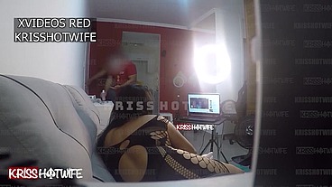 Kriss Hotwife Mulher De Corno Chupa O Barbeiro Em Casa e Corno Filma Tudo