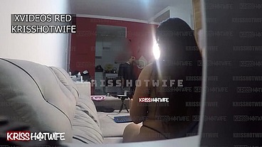 Kriss Hotwife Mulher De Corno Chupa O Barbeiro Em Casa e Corno Filma Tudo