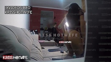 Kriss Hotwife Mulher De Corno Chupa O Barbeiro Em Casa e Corno Filma Tudo