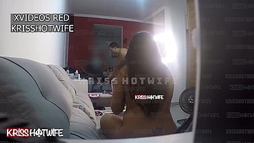 Kriss Hotwife Mulher De Corno Chupa O Barbeiro Em Casa e Corno Filma Tudo