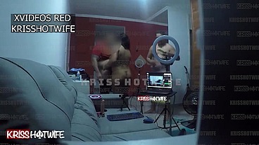 Kriss Hotwife Mulher De Corno Chupa O Barbeiro Em Casa e Corno Filma Tudo
