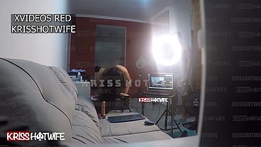 Kriss Hotwife Mulher De Corno Chupa O Barbeiro Em Casa e Corno Filma Tudo
