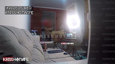 Kriss Hotwife Mulher De Corno Chupa O Barbeiro Em Casa e Corno Filma Tudo