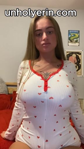 Watch this Scottish big ass goth fingering herself slow then deeper