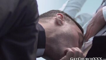 Twink swaps blowjobs with pappy priest before raw banging