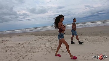A novinha fudendo em cima da árvore fudendo na praia de Itanhaém - Manoella Fernandes - Joao O Safado - Jhonny Gab
