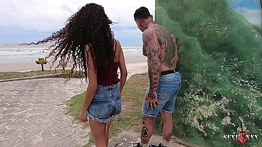 A novinha fudendo em cima da árvore fudendo na praia de Itanhaém - Manoella Fernandes - Joao O Safado - Jhonny Gab