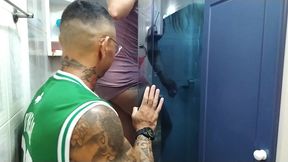 a fernandinha fernandez me chamou para arrumar o chuveiro mas e claro que nao saiu de graca fodi a gostosa com