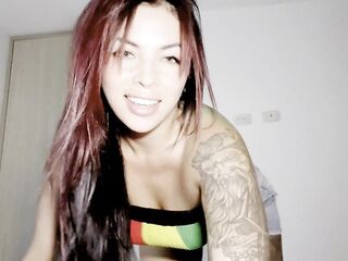 Te acabo de pillar masturbándote y ahora tienes que comerme el culo - ANITTA MILLER