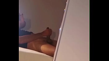 Me ayudas con una mamada