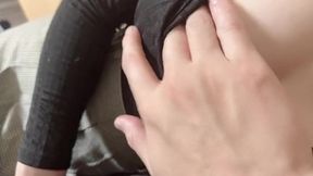 横で添い寝してくる巨乳彼女を覗いて触りたい放題する変態彼氏-日本人/素人カップル/個人撮影/美乳