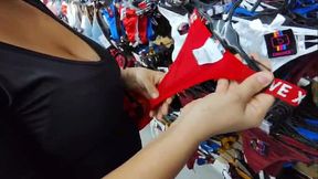 Me compra ropa interior nueva y la aprovecha mas tarde