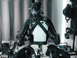 RUBBER PUP FASTENED [PP TRAINING]