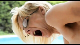 Salope MILF baisée à fond dans son trou du cul serré