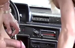 germa milf picked up for car sex