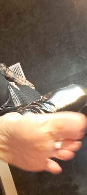 100 Hard Bare Foot Stomps