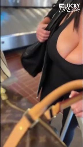 Incredible and Cozy Escape in Hawaii with a Gorgeous Tattooed Milf