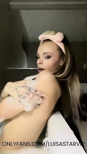 She takes bath and shows ass, tittes and her wet pussy