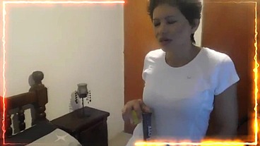 partido de tenis grabado en 2015 termina en parto , le cuesta sacarla ,se mea encima , pero la saca, una hermosa rolliza amarilla
