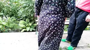 Sluts MILF neemt een hete pis douche en rijdt grote doggystyle