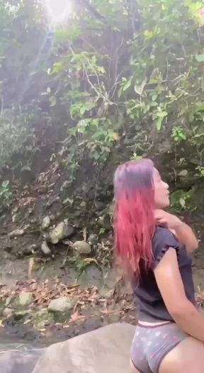 Asian teen amateur shows her cute nude body in a solo scene