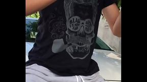 Menino safadinho dan&ccedil_a pra namorada enquanto lambe ela todinha e sua sogra assiste tudo de cima da laje enquanto solta pipa ao vivasso