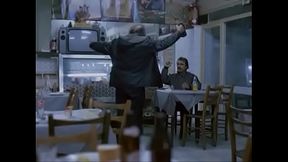 marie tomando banho com luzinhas