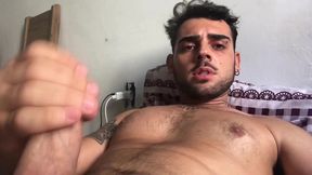 lukinhas tomando a propria porra completo