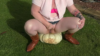 Kiwi trashy MILF uses massive pumpkin as a toilet seat in the back yard