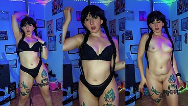 Merlina baila pole dance en lenceria negra