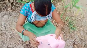 village bhabhi ko kheto me chudai kiya devar ne