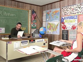 Nova cane blows her teacher to get a passing grade