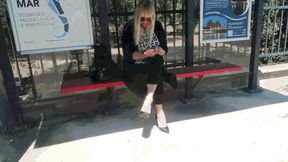 Shoeplay at the bus stop WMV