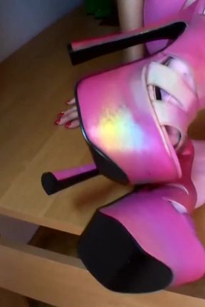 Princess Kimberlys sexy dangling show! NO AUDIO