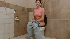 she peed and wiped her wet, hairy pussy