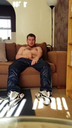 Topless Adidas calsurf wank