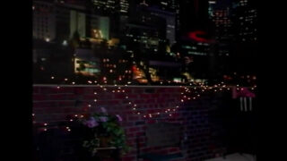 Vicky Vette 将 Tristan Segal 的阴茎深深地插入她的屁股