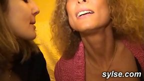 2 MILFs sharing threesome in workshop before strapon'_s casting